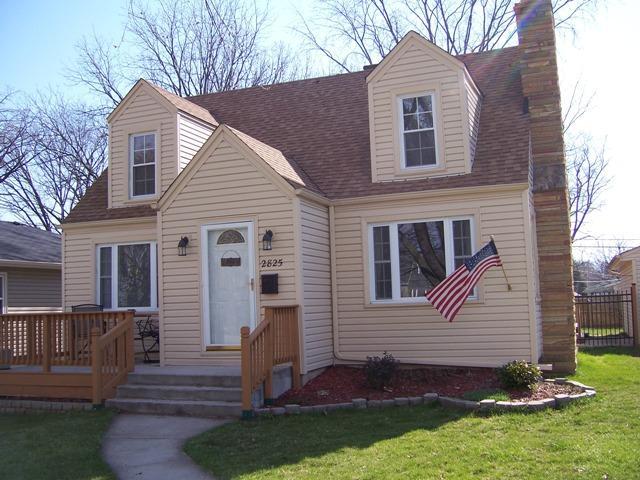 2825 West Lawn Ave, Racine, WI 53405