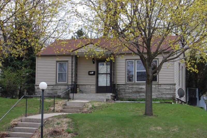 1013 Arcadian Ave, Waukesha, WI 53186