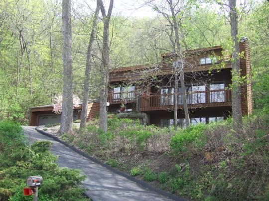 1821 Eastwood Ln., La Crosse, WI 54601