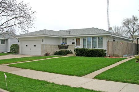2927 Kenwood Dr., Racine, WI 53406
