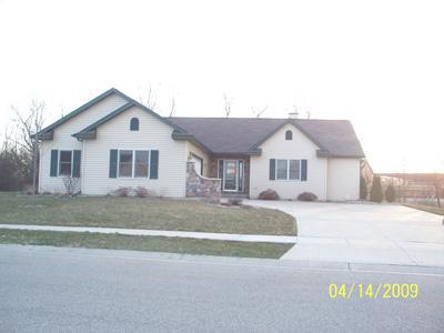 235 Shore Cir., Oconomowoc, WI 53066