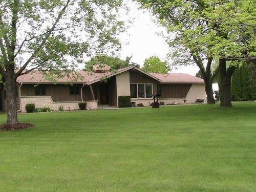 N40W22638 Overhill Ln., Pewaukee, WI 53072