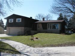 912 Rosemere Cir., Manitowoc, WI 54220