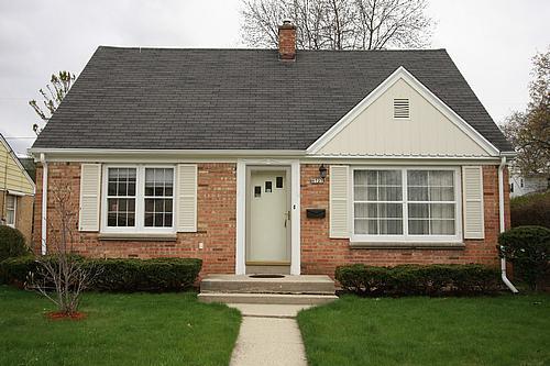 8727 Glencoe Cir., Wauwatosa, WI 53226