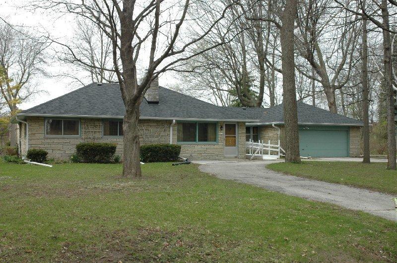 4231 S Church Dr., New Berlin, WI 53151