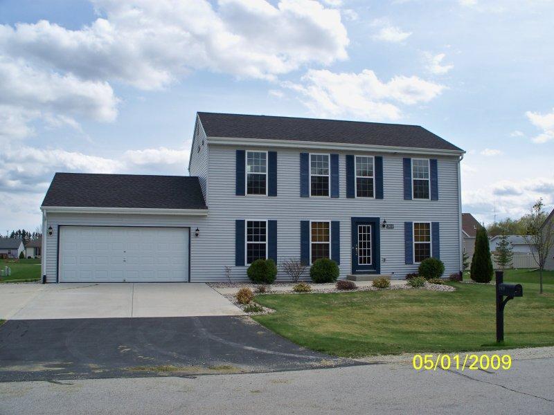 1909 Creek Ridge Dr., Caledonia, WI 53402