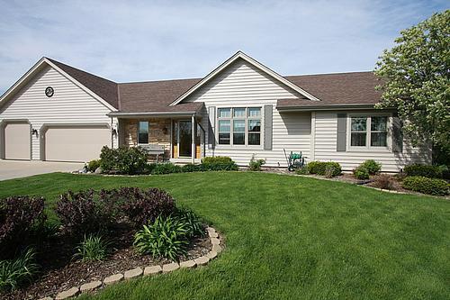 9542 S Fairway Cir, Franklin, WI 53132