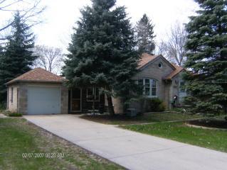 5715 N River Forest, Glendale, WI 53209