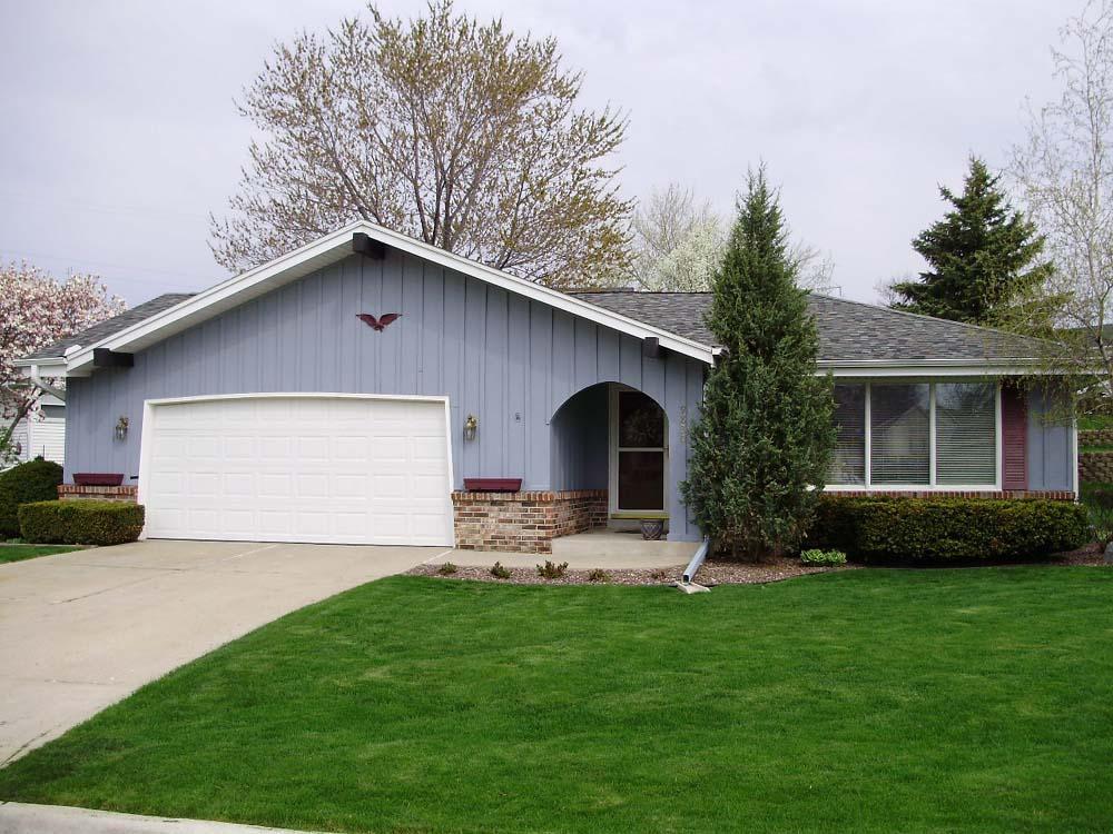 9830 W Plainfield Ave, Greenfield, WI 53228