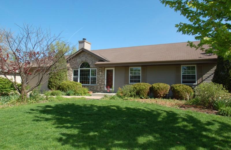 8880 W Travis Ln, Franklin, WI 53132