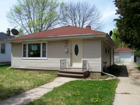 5220 37th Ave, Kenosha, WI 53144