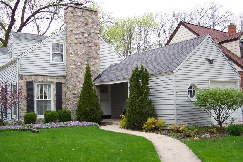 8614 Stickney Ave., Wauwatosa, WI 53226