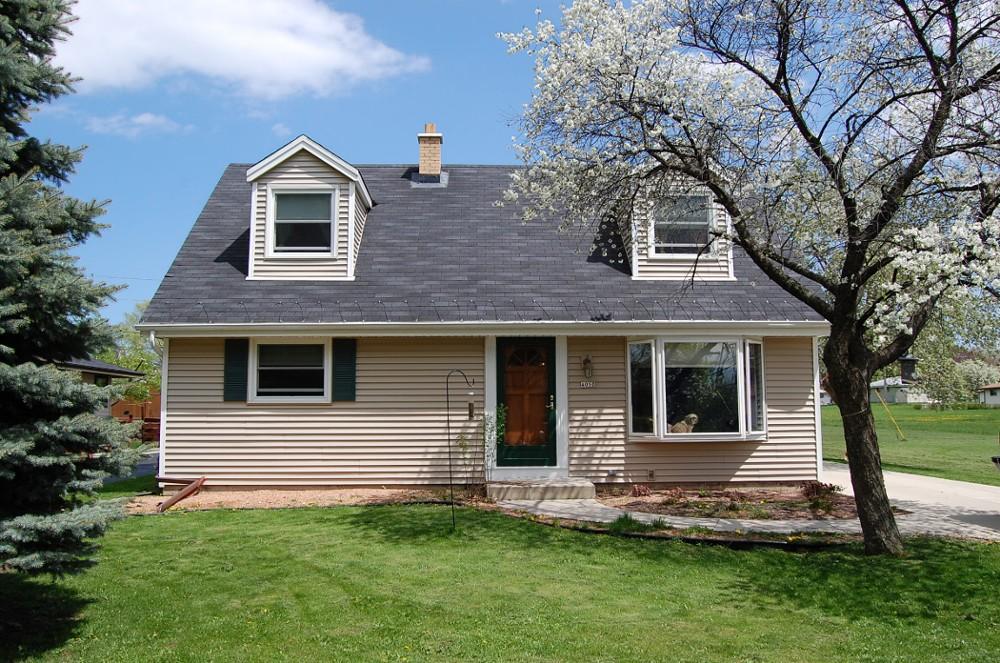 4050 S 91st Pl., Greenfield, WI 53228