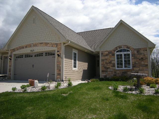423 Century Oak Dr., Waukesha, WI 53188
