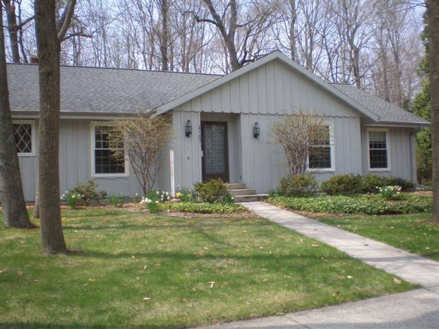 1127 Westwood Ln., Manitowoc, WI 54220