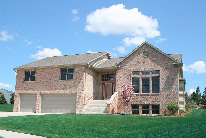 1396 Kennedy Dr., Hartford, WI 53027