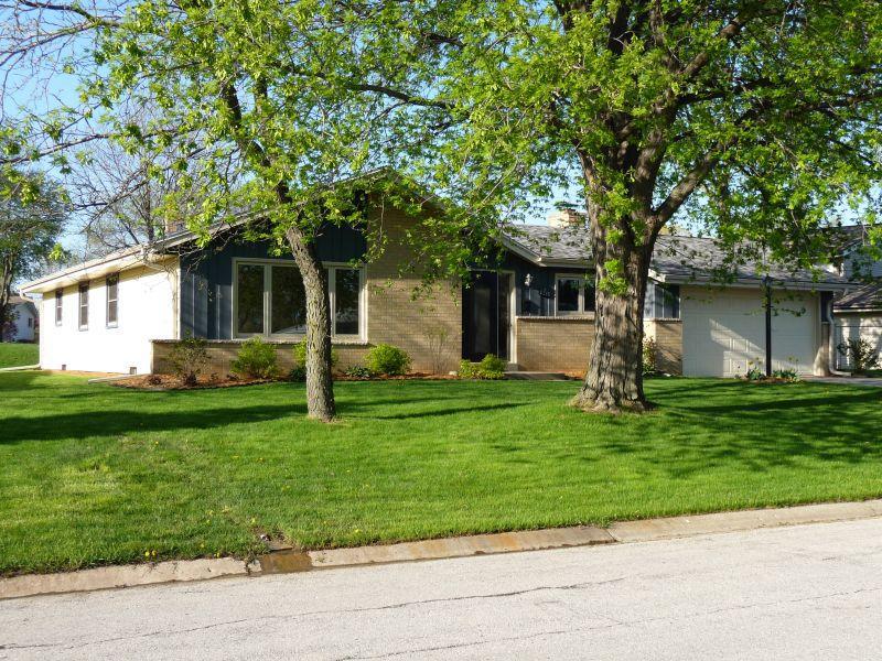 6280 Thorncrest Dr., Greendale, WI 53129