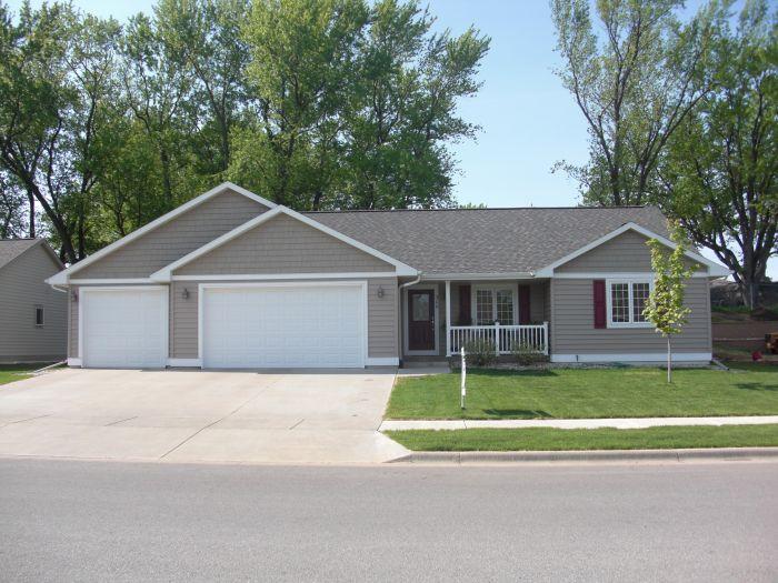 306 Grant St, Holmen, WI 54636
