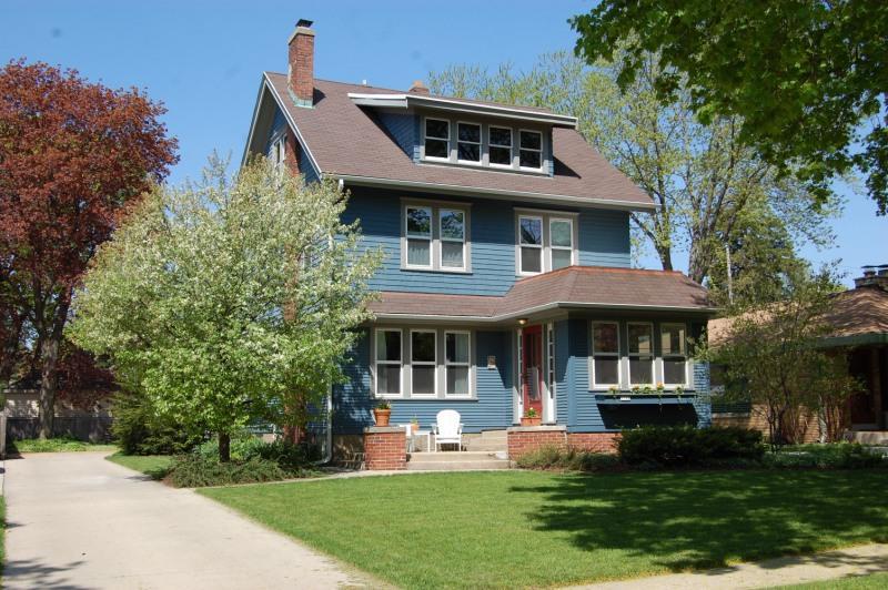 1705 N 72nd St., Wauwatosa, WI 53213