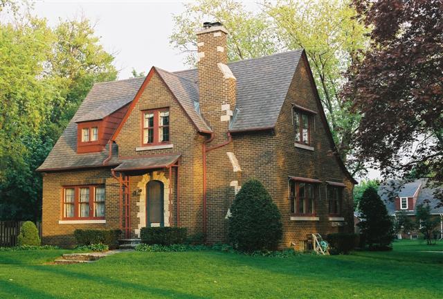 109 Oakland Ave., Mukwonago, WI 53149