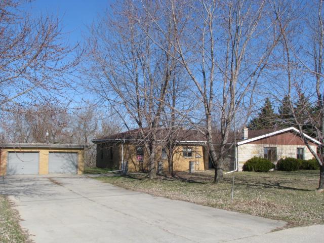 2905 Rolaine Pkwy., Hartford, WI 53027