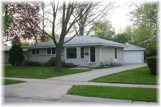 5433 Moorehead, Greendale, WI 53129