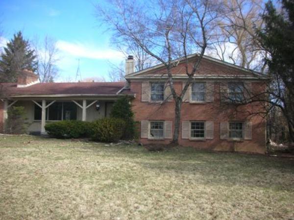 2602 W Hickory, Mequon, WI 53092