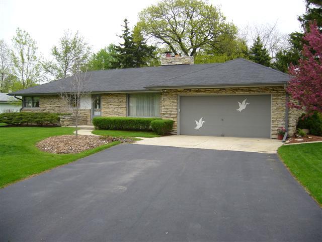 4528 S Oakwood Ter., New Berlin, WI 53151