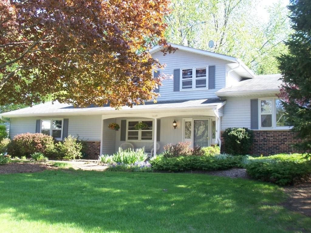 W378N5839 Valley Rd., Oconomowoc, WI 53066