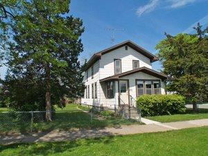 2137 Wood St., La Crosse, WI 54603