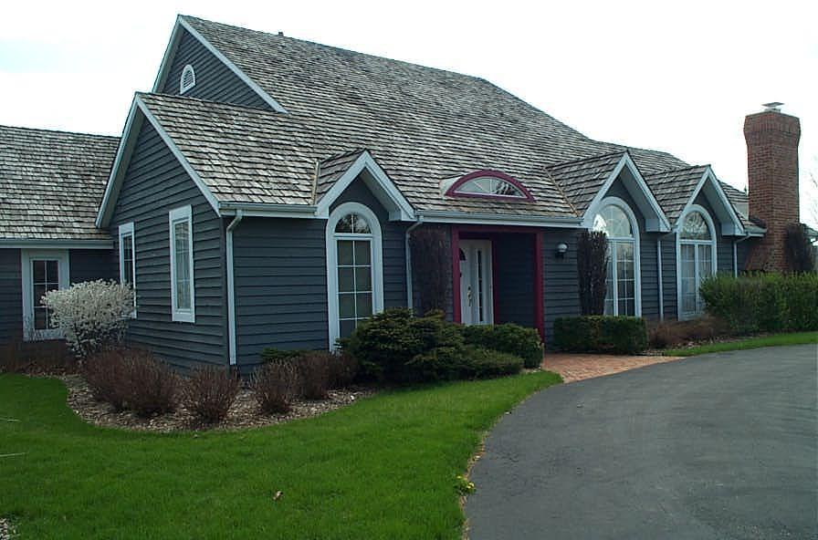 4107 W Gazebo Hill Blvd., Mequon, WI 53092