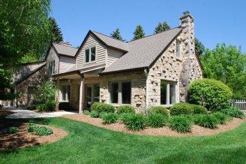 11516 N Spring Ave, Mequon, WI 53092