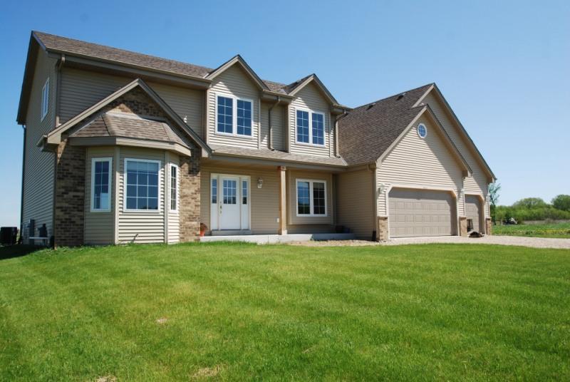 2902 Loretta Ln., Barton, WI 53090