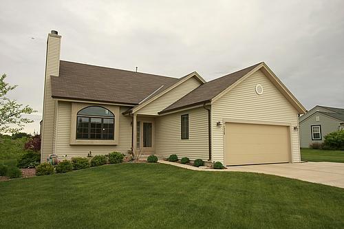 4928 W Tumble Creek Dr., Franklin, WI 53132