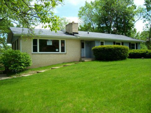 11215 W Parkview Ln., Hales Corners, WI 53130