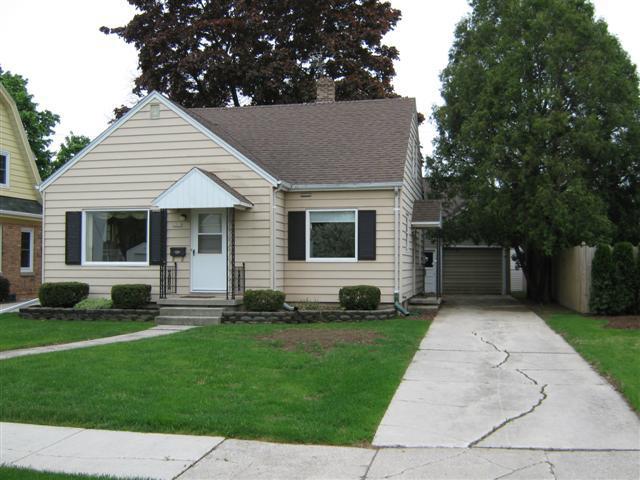 2205 La Follette Ave., Manitowoc, WI 54220