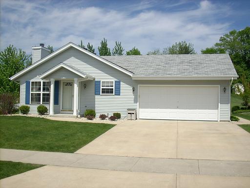 2520 E Fenway  Dr., Oak Creek, WI 53154