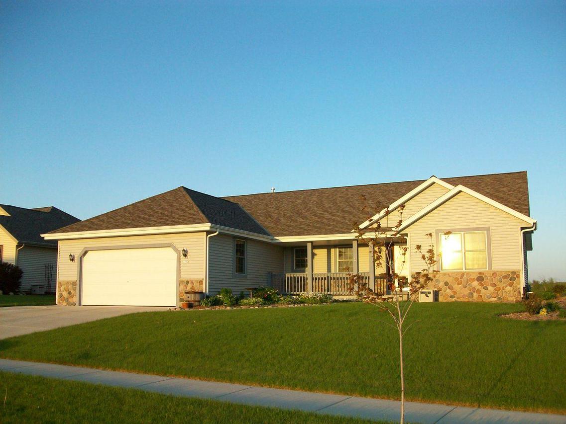 1290 Huron Way, Hartford, WI 53027