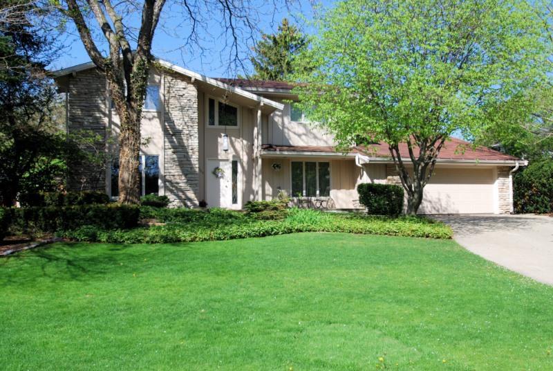 3309 N Knoll Terr, Wauwatosa, WI 53222