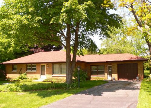 6630 W Holmes Ave., Greenfield, WI 53220