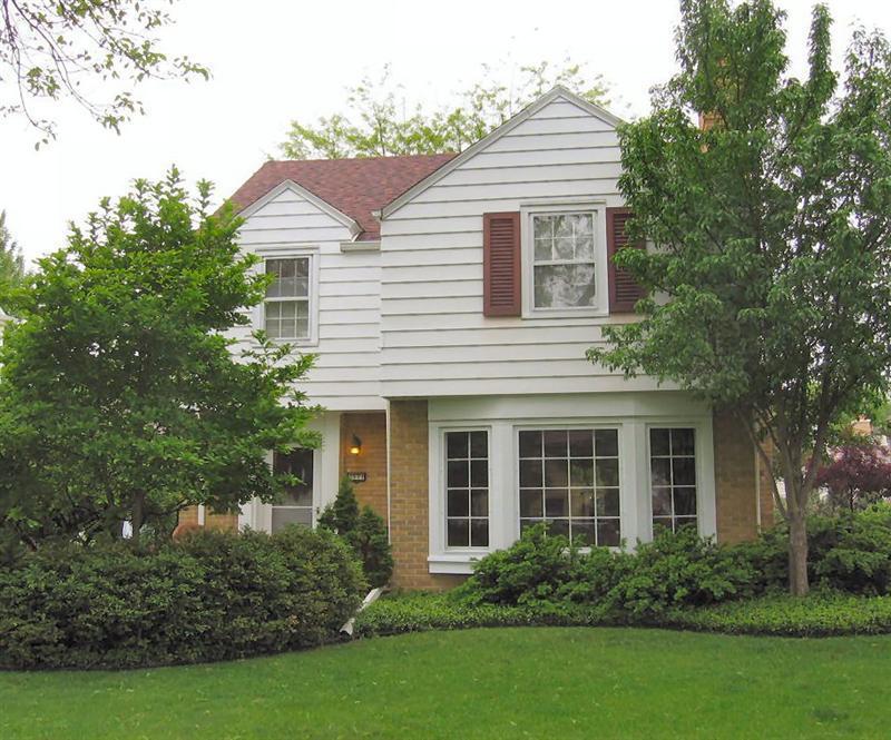 2571 N 85th St., Wauwatosa, WI 53226