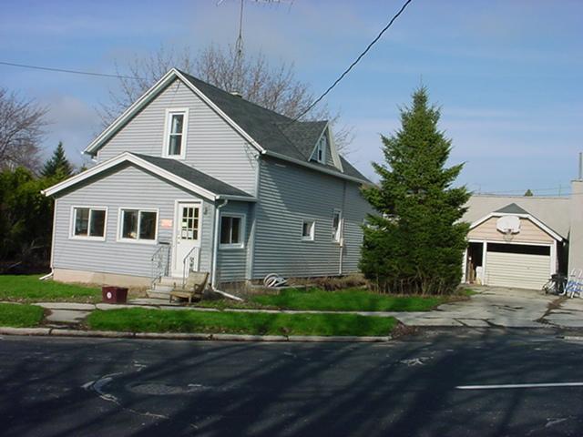 1027 Menasha Ave., Manitowoc, WI 54220