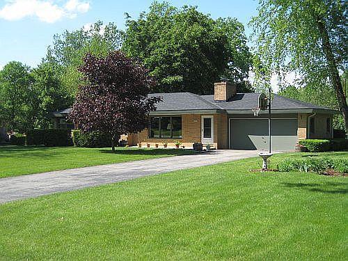 11317 Arrowhead Tr., Hales Corners, WI 53130