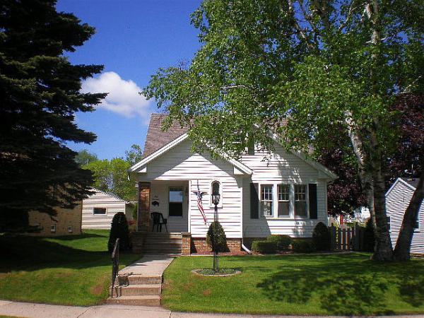 914 N 5th St., Manitowoc, WI 54220
