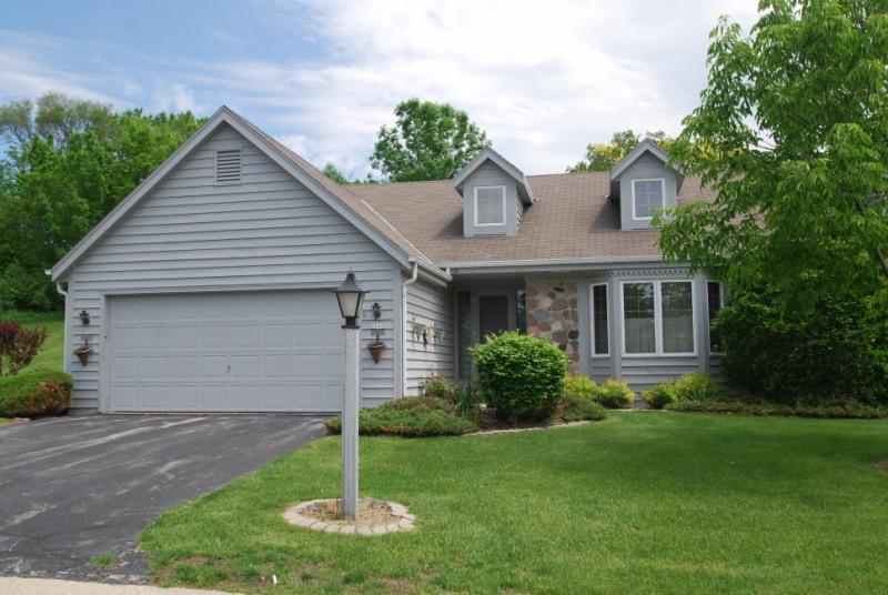 1240 Lansdowne Ct #V14, Brookfield, WI 53045