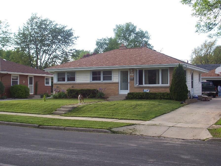 17314 W Lee Pl., Menomonee Falls, WI 53051