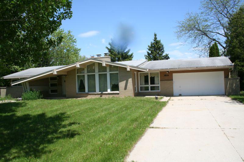 3814 W Highland Rd., Mequon, WI 53092