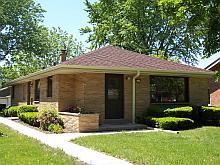 4109 N 99th St, Wauwatosa, WI 53222