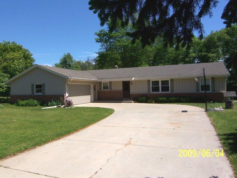 S82W22705 Parkwood Tr, Vernon, WI 53103