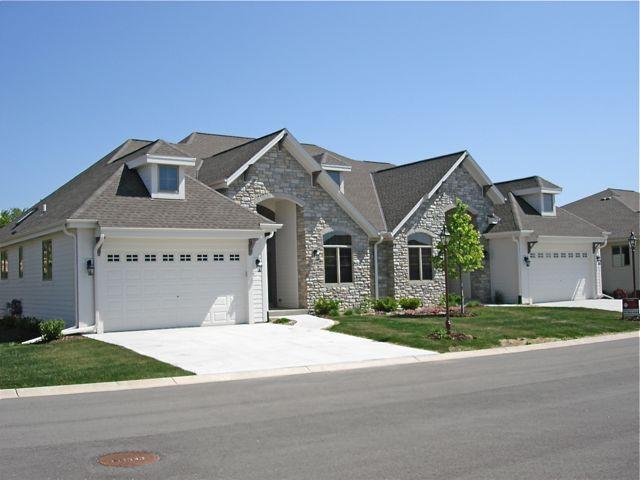 3406 Sequoia Cir. #B, Waukesha, WI 53188